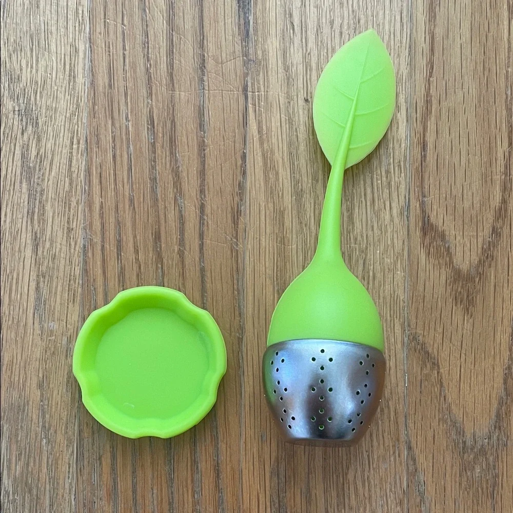 Stainless Steel Loose Leaf Tea Infuser with Silicone Handle - Picture 3 of 8